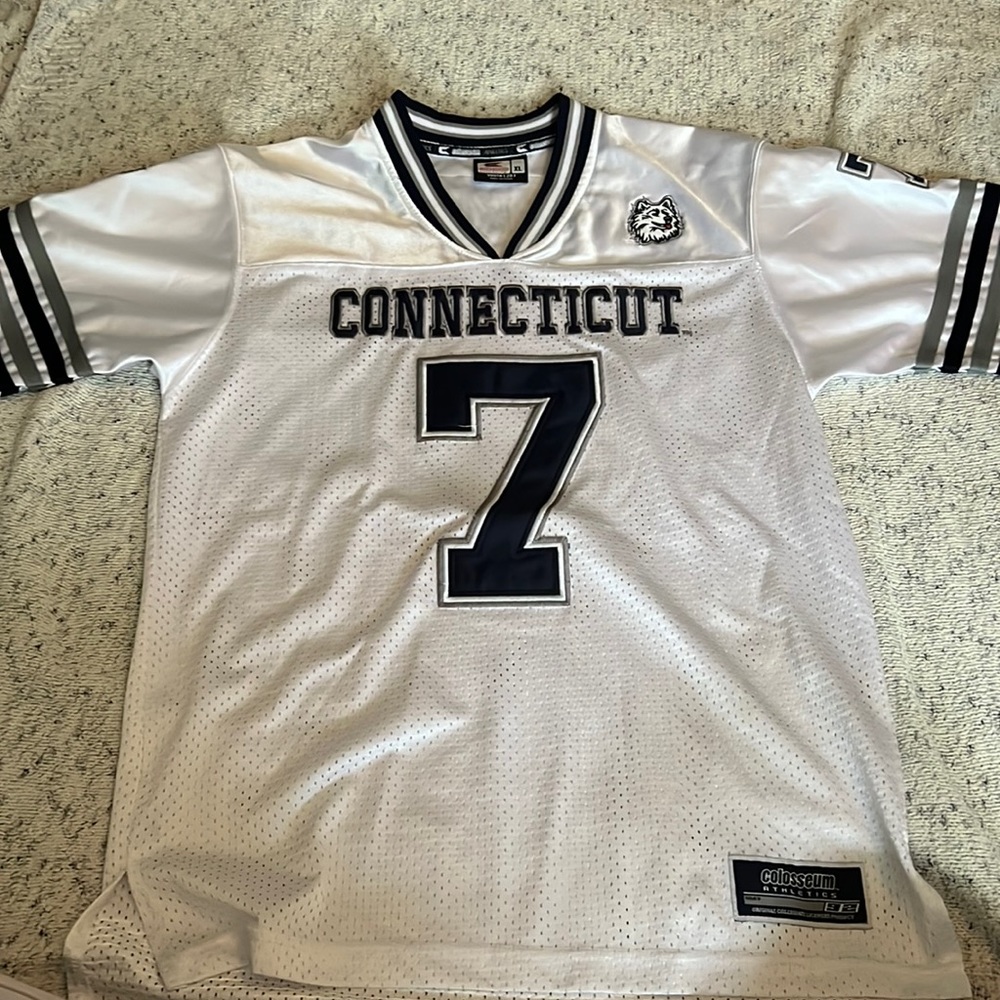 Size XL UCONN huskies jersey!